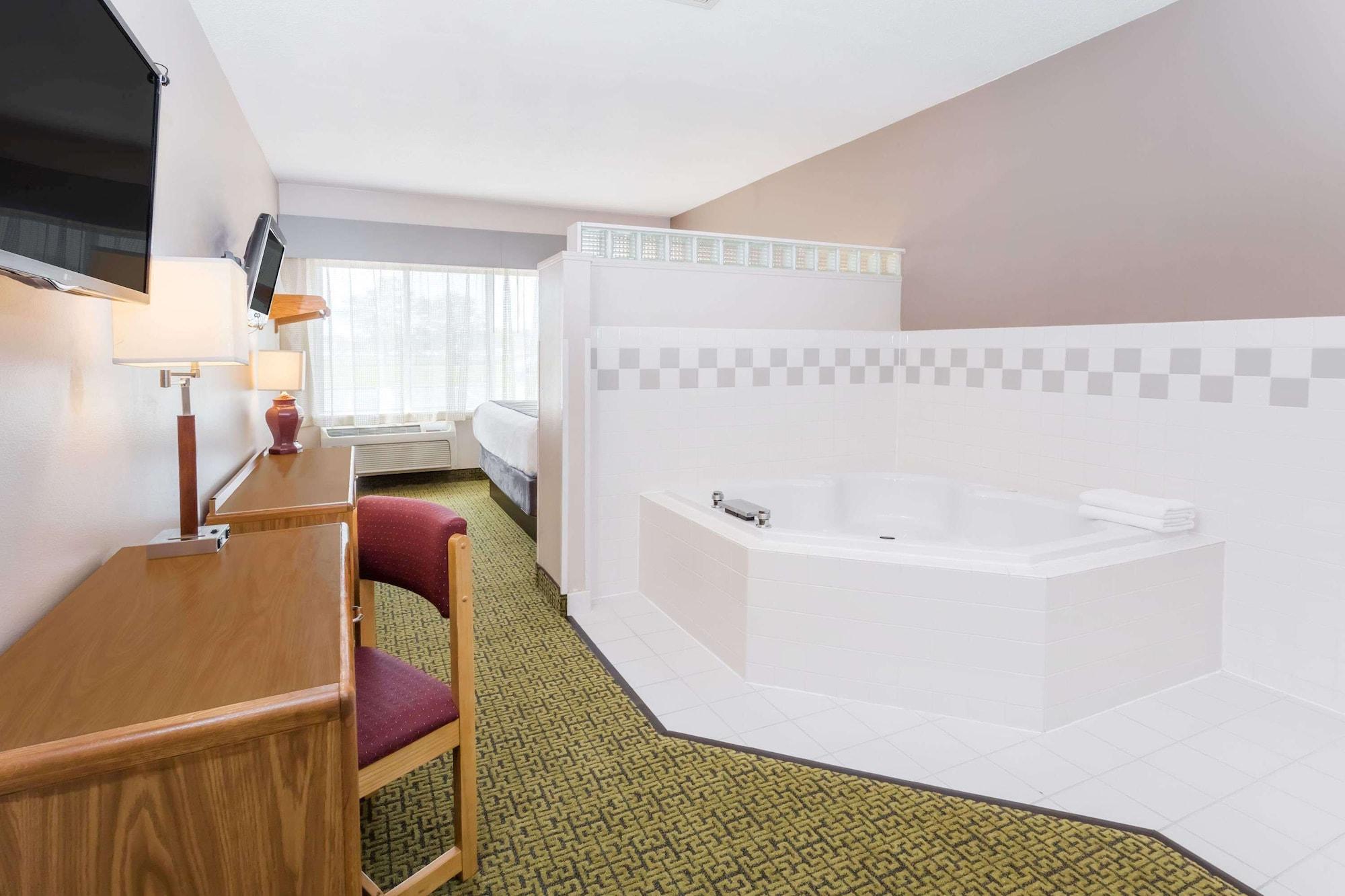 Days & By Wyndham Madison