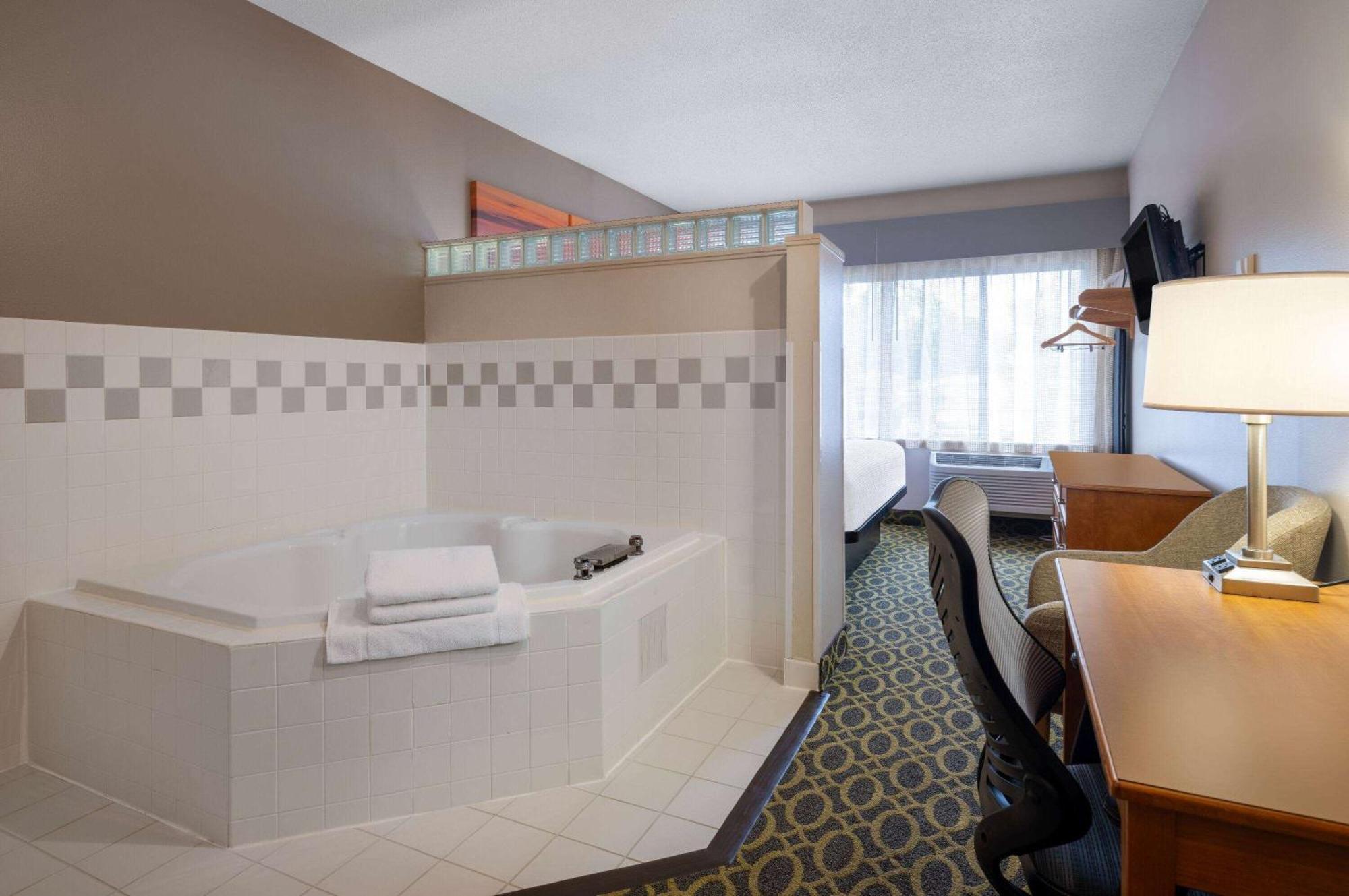 Days & By Wyndham Hotel