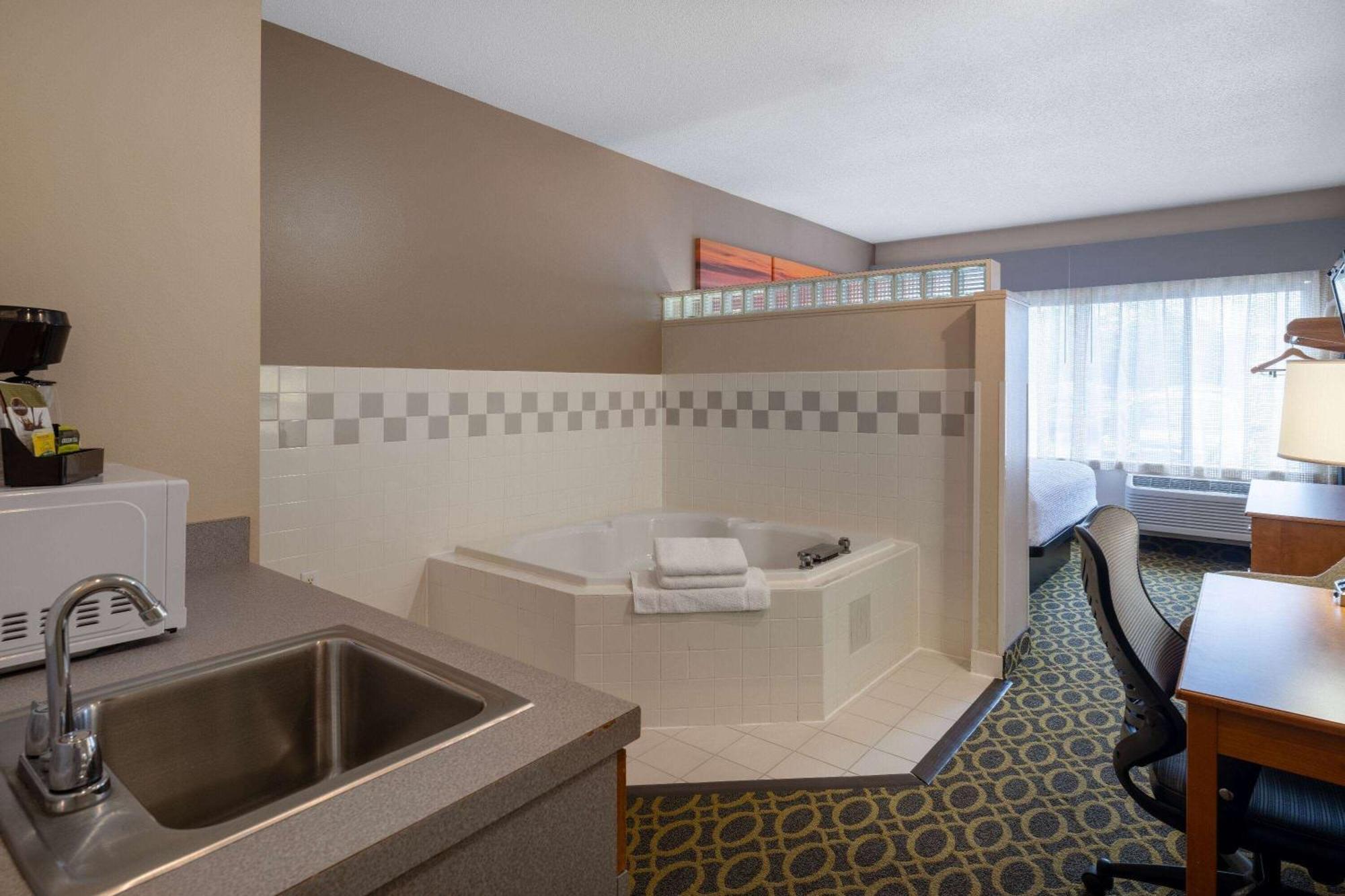 Hotel Days & By Wyndham 2*
