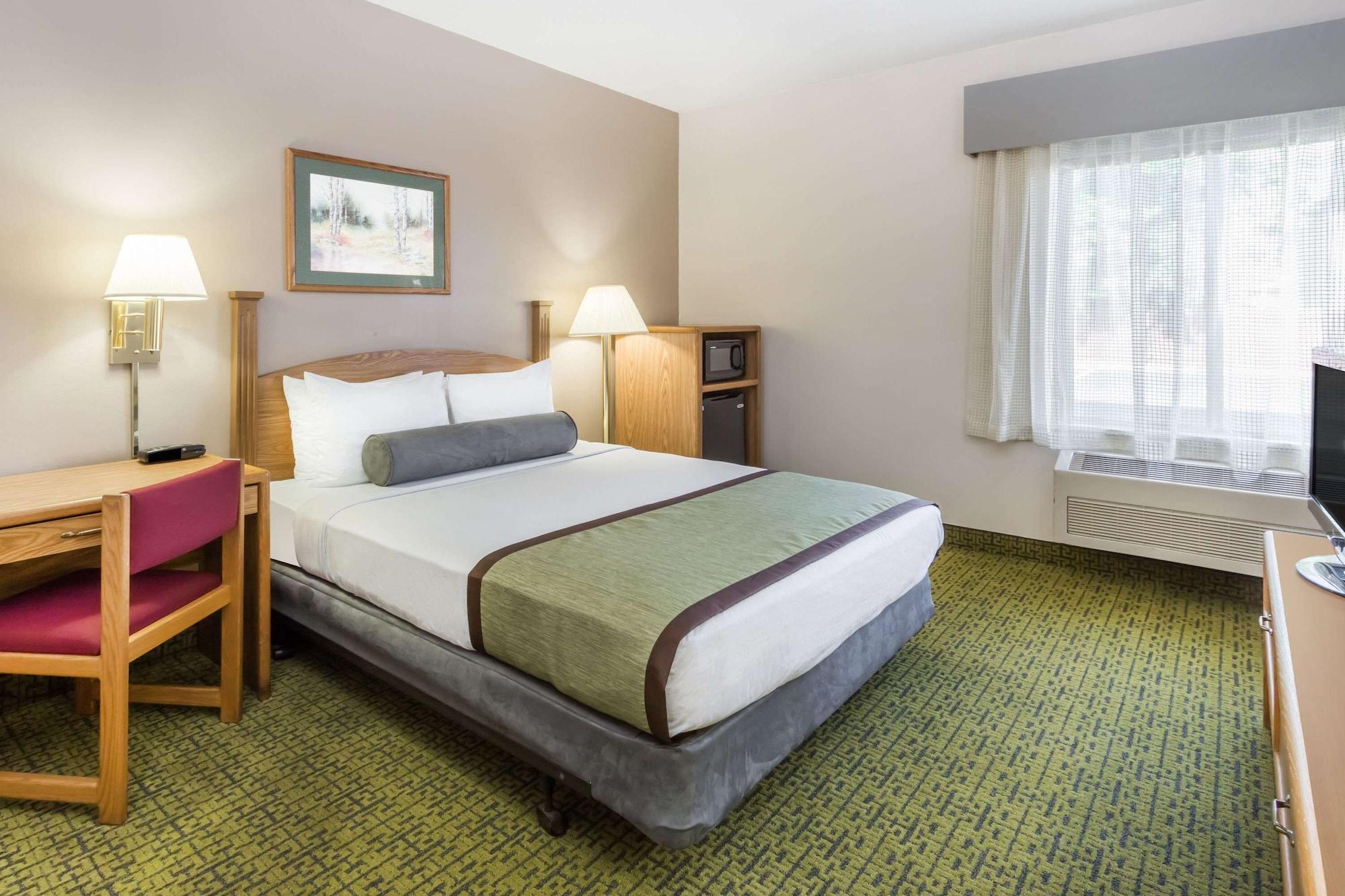 Days & By Wyndham Hotel Madison