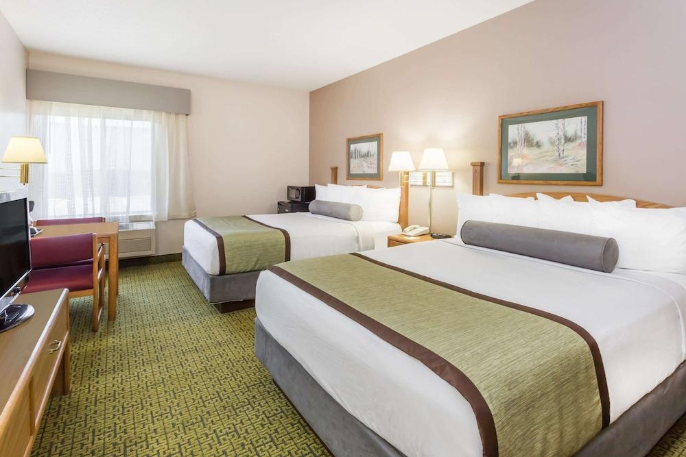 Days & By Wyndham Hotel