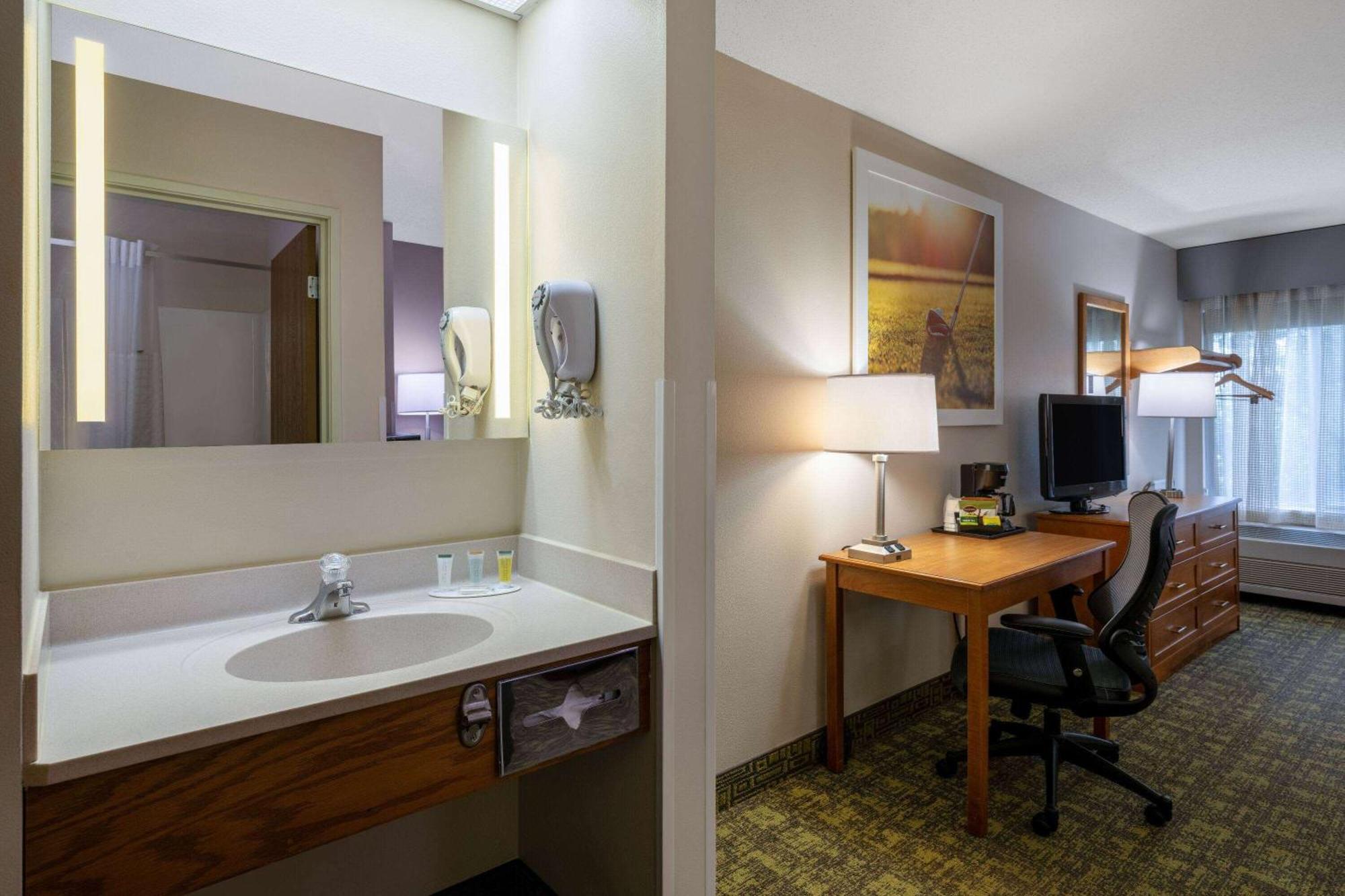 Days & By Wyndham Hotel