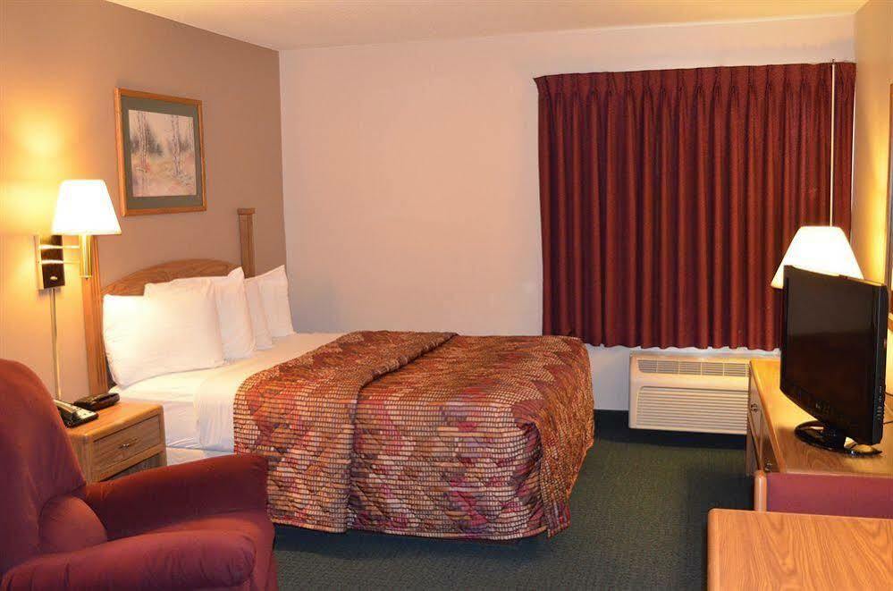 Days & By Wyndham Hotel