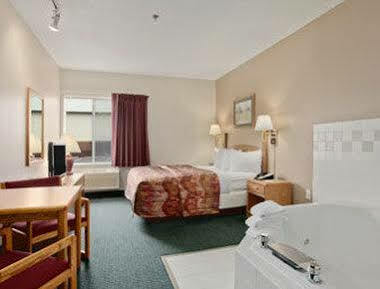 Days & By Wyndham Hotel Madison