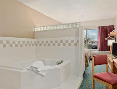 Days & By Wyndham Madison