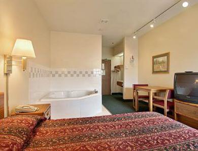 Days & By Wyndham Hotel Madison